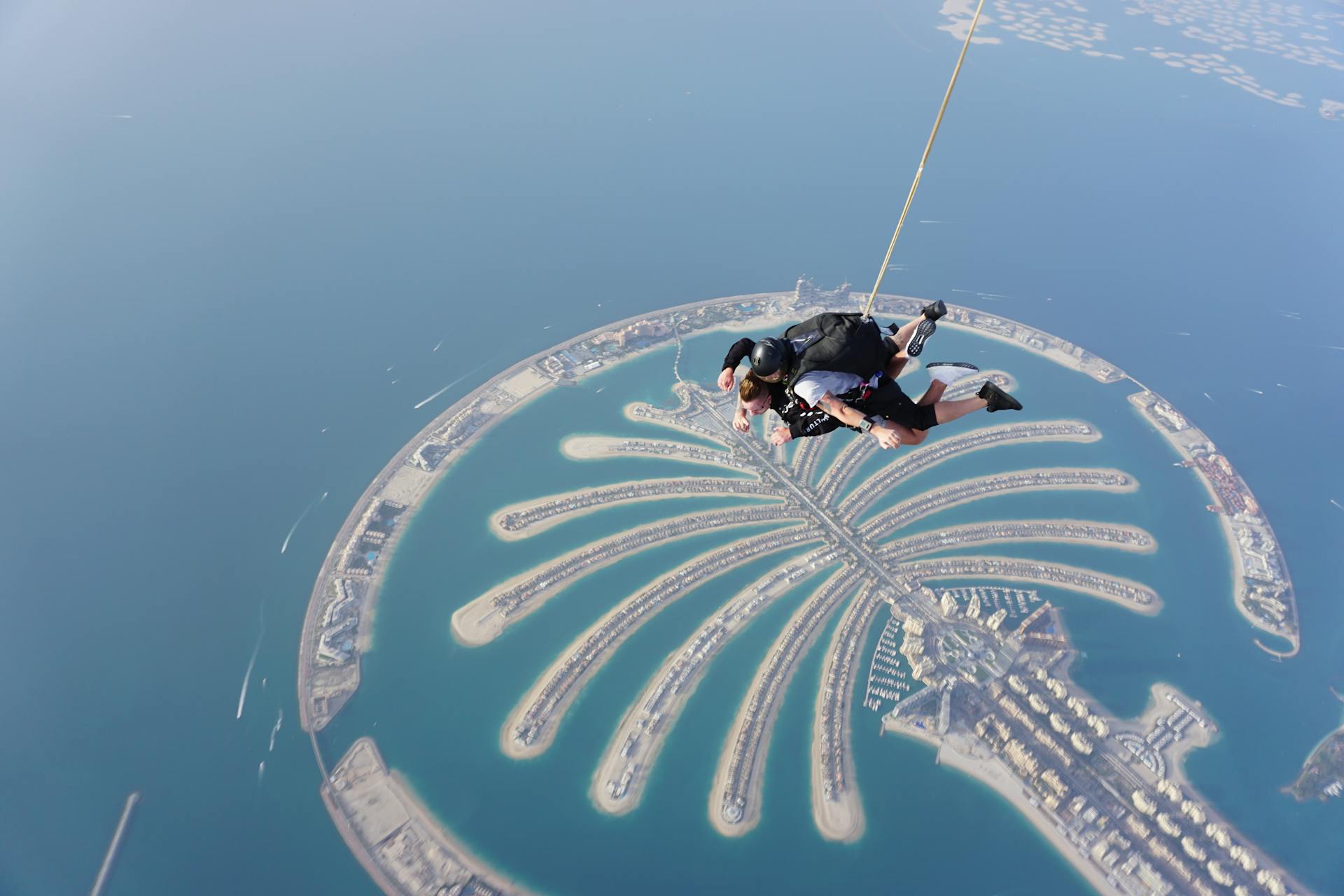 Dubai, United Arab Emirates - Parachuters on Air