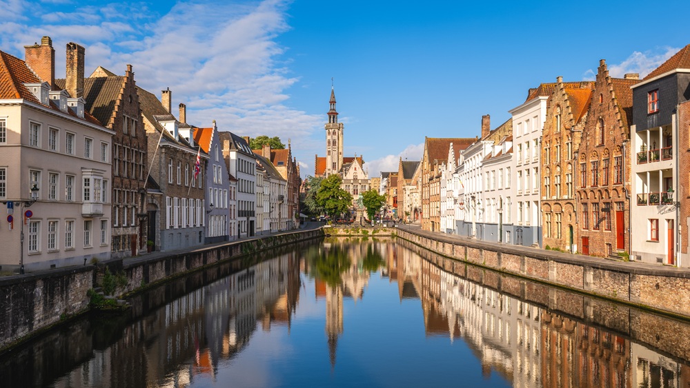 Scenery of Spiegelrei, a watercourse and street in the center of Bruges, Belgium.