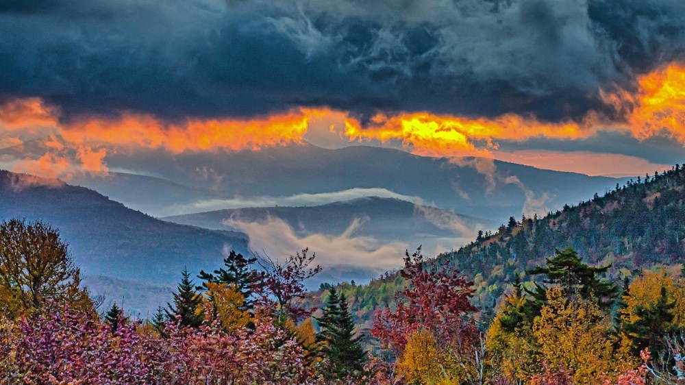 White Mountains are a mountain range of the state of New Hampshire and a small portion of western Maine in the United States.